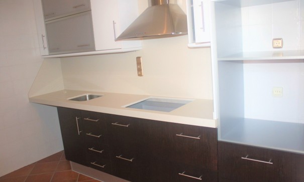 Videresalg - Byhus -
Los Altos