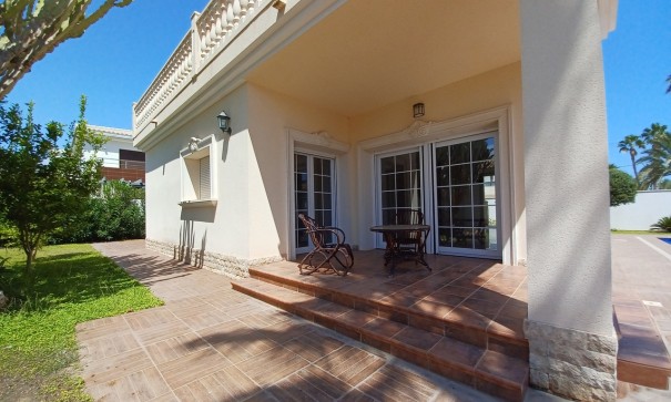 Resale - Freistehende Villa -
Cabo Roig