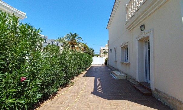 Resale - Freistehende Villa -
Cabo Roig