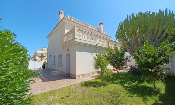 Resale - Freistehende Villa -
Cabo Roig