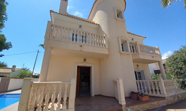 Resale - Freistehende Villa -
Cabo Roig
