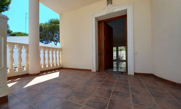 Resale - Freistehende Villa -
Cabo Roig
