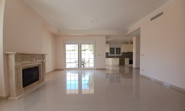 Resale - Freistehende Villa -
Cabo Roig