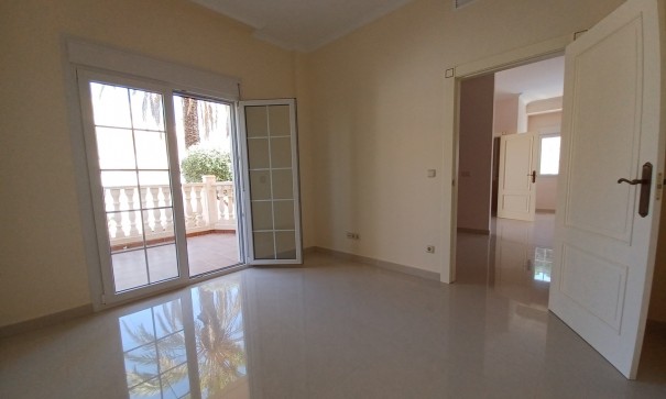 Resale - Freistehende Villa -
Cabo Roig