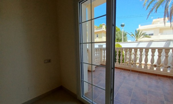 Resale - Freistehende Villa -
Cabo Roig