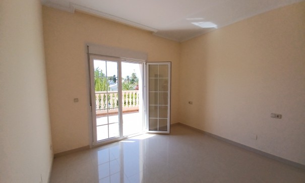 Resale - Freistehende Villa -
Cabo Roig