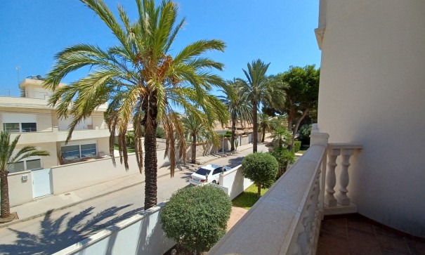 Resale - Freistehende Villa -
Cabo Roig