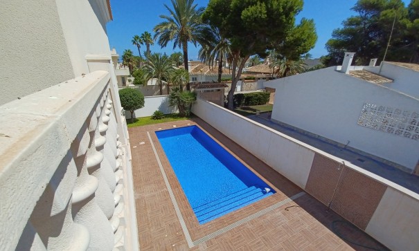 Resale - Freistehende Villa -
Cabo Roig