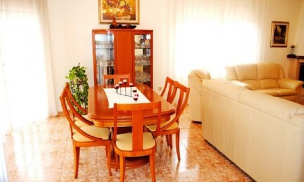 Venta - Chalet Independiente -
La Zenia