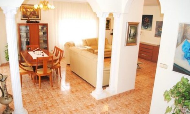 Venta - Chalet Independiente -
La Zenia