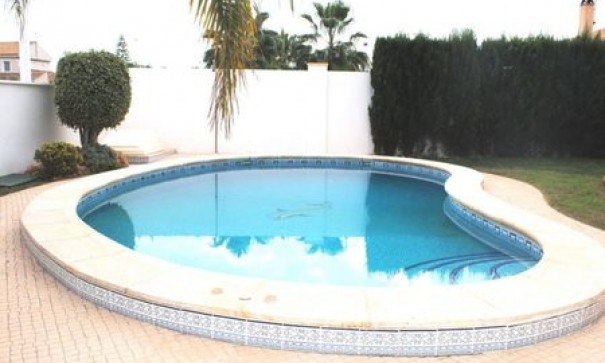 Venta - Chalet Independiente -
La Zenia