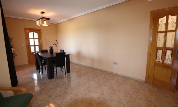 Videresalg - Finca landejendom -
Algorfa