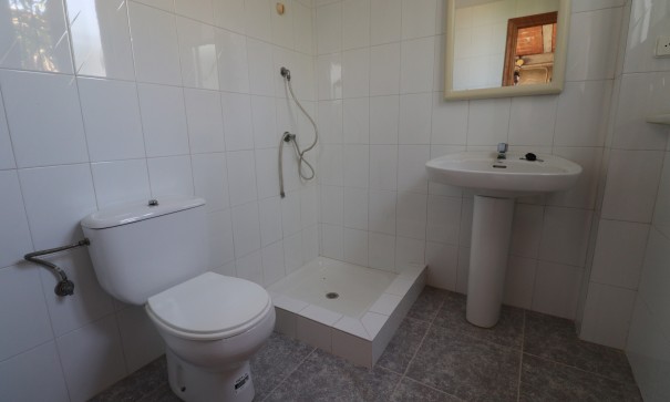 Videresalg - Finca landejendom -
Algorfa