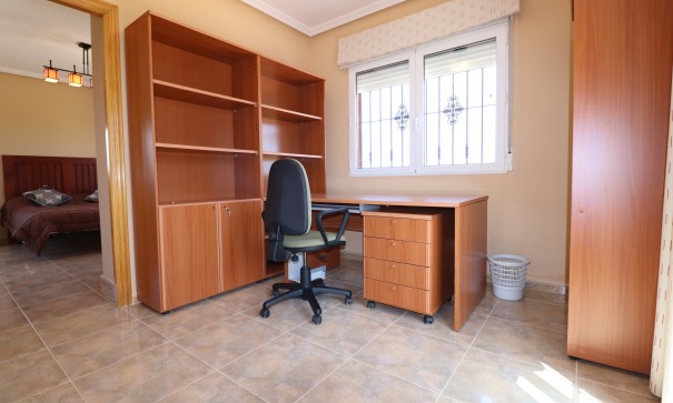 Videresalg - Finca landejendom -
Algorfa