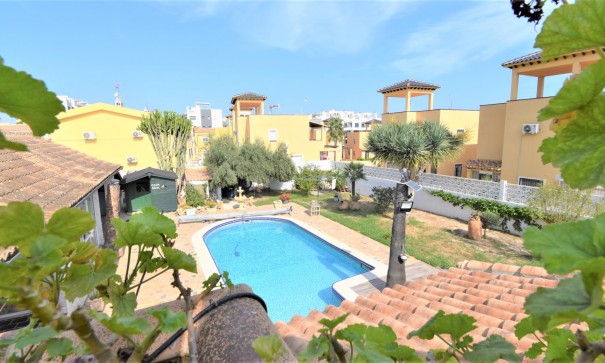 Revente - Villa Individuelle -
Orihuela Costa - Villamartin