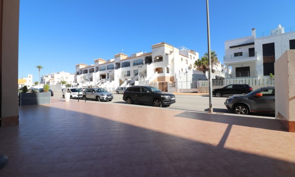 Videresalg - Kommerciel -
Los Montesinos - Laguna Green