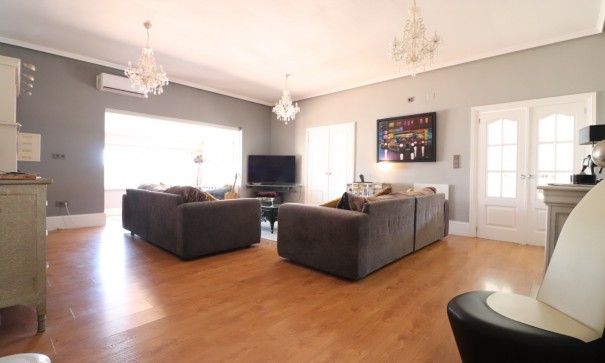 Videresalg - Finca landejendom -
Heredades - Heredades - Country