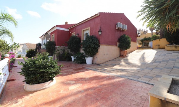 Sale - Detached Villa -
Algorfa - Lomas de La Juliana