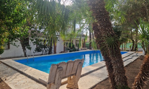 Återförsäljning - Fristående villa -
Orihuela