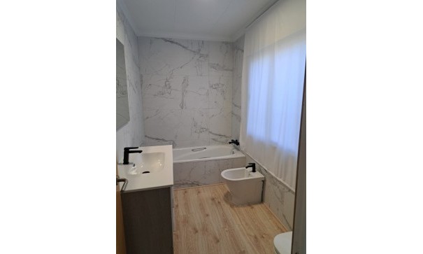 Återförsäljning - Fristående villa -
Orihuela