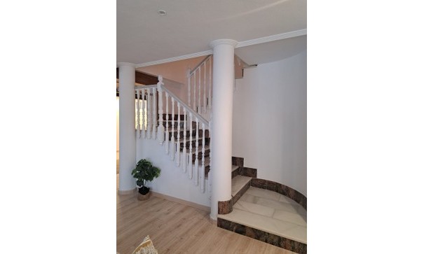 Återförsäljning - Fristående villa -
Orihuela