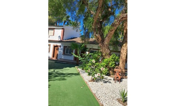Återförsäljning - Fristående villa -
Orihuela