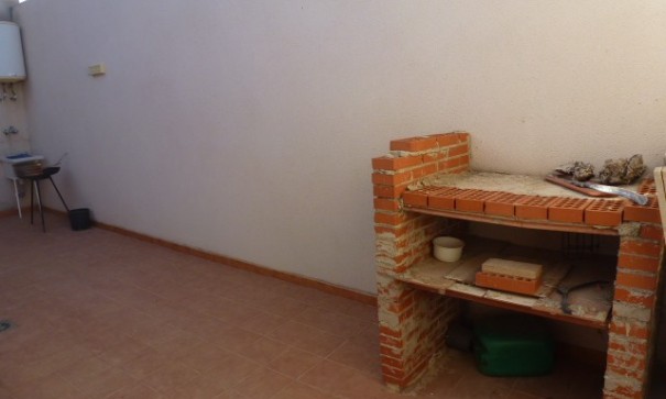 Venta - Casa de pueblo -
Hondón de las Nieves - La Canalosa