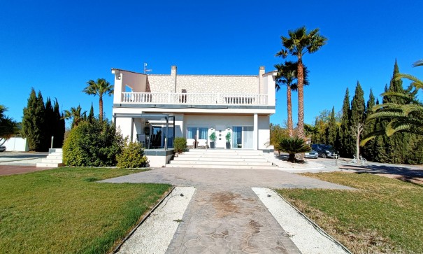 Sale - Detached Villa -
Novelda
