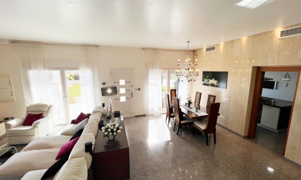 Sale - Detached Villa -
Novelda