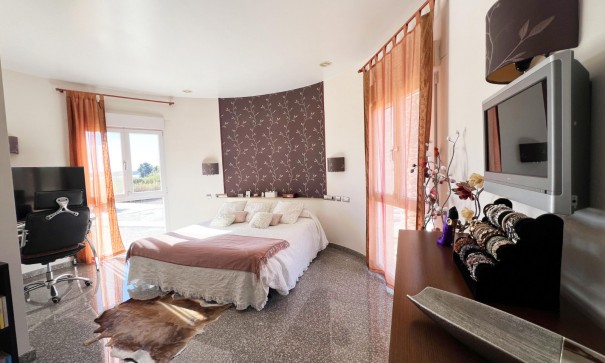 Sale - Detached Villa -
Novelda