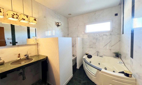 Sale - Detached Villa -
Novelda