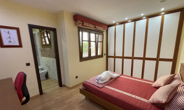 Sprzedaż - Dom miejski -
Torrevieja