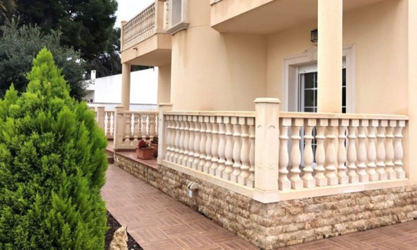 Venta - Chalet Independiente -
Cabo Roig