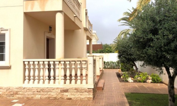 Venta - Chalet Independiente -
Cabo Roig