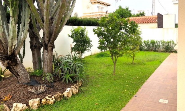 Venta - Chalet Independiente -
Cabo Roig