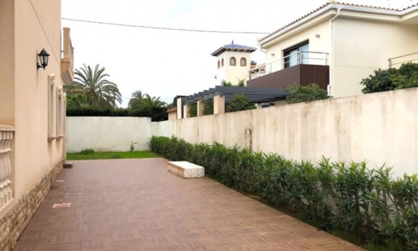 Venta - Chalet Independiente -
Cabo Roig