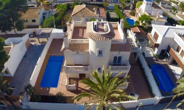 Venta - Chalet Independiente -
Cabo Roig