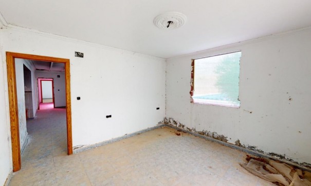 Venta - Casa de pueblo -
Albatera