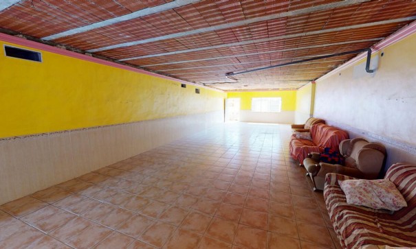 Venta - Casa de pueblo -
Albatera