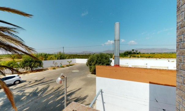 Venta - Casa de pueblo -
Albatera