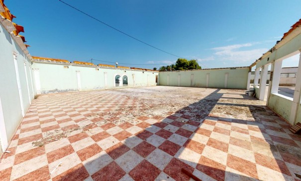 Venta - Casa de pueblo -
Albatera