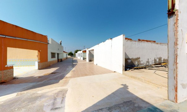 Venta - Casa de pueblo -
Albatera