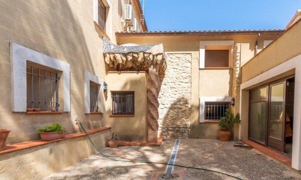 Sprzedaż - Willa wolnostojąca -
Ibi