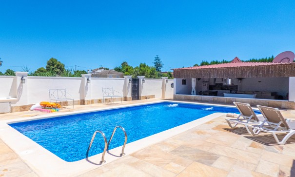 Sale - Detached Villa -
Heredades - Rojales