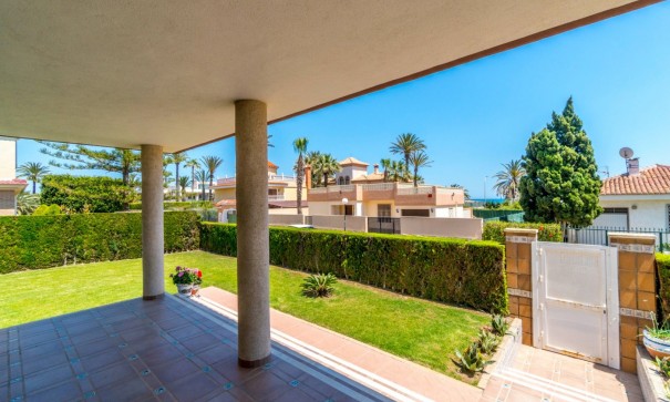 Sale - Detached Villa -
Torrevieja - La veleta