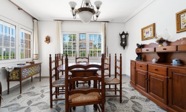 Sale - Detached Villa -
Torrevieja - La veleta