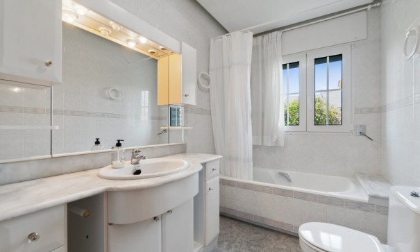 Sale - Detached Villa -
Torrevieja - La veleta