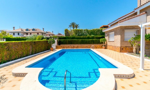 Sale - Detached Villa -
Torrevieja - La veleta