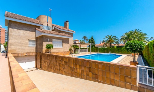 Sale - Detached Villa -
Torrevieja - La veleta