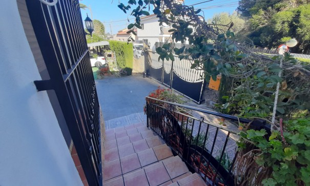 Resale - Freistehende Villa -
Orihuela